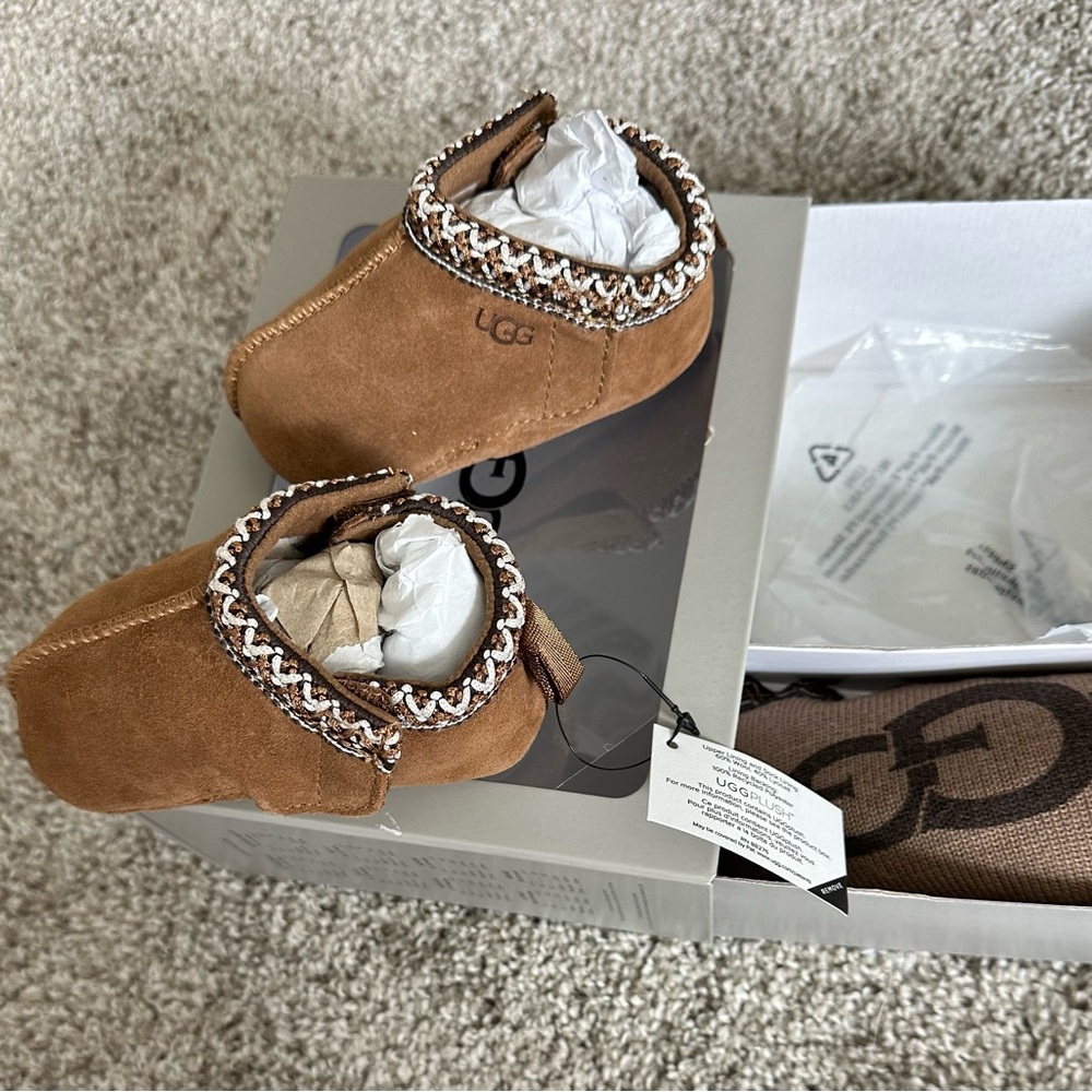 UGG Baby Tasman and Beanie Set in Tan